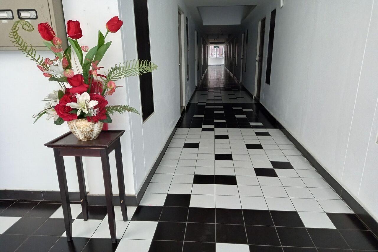 Ruan Plaisoi Apartment Bangkok Dış mekan fotoğraf