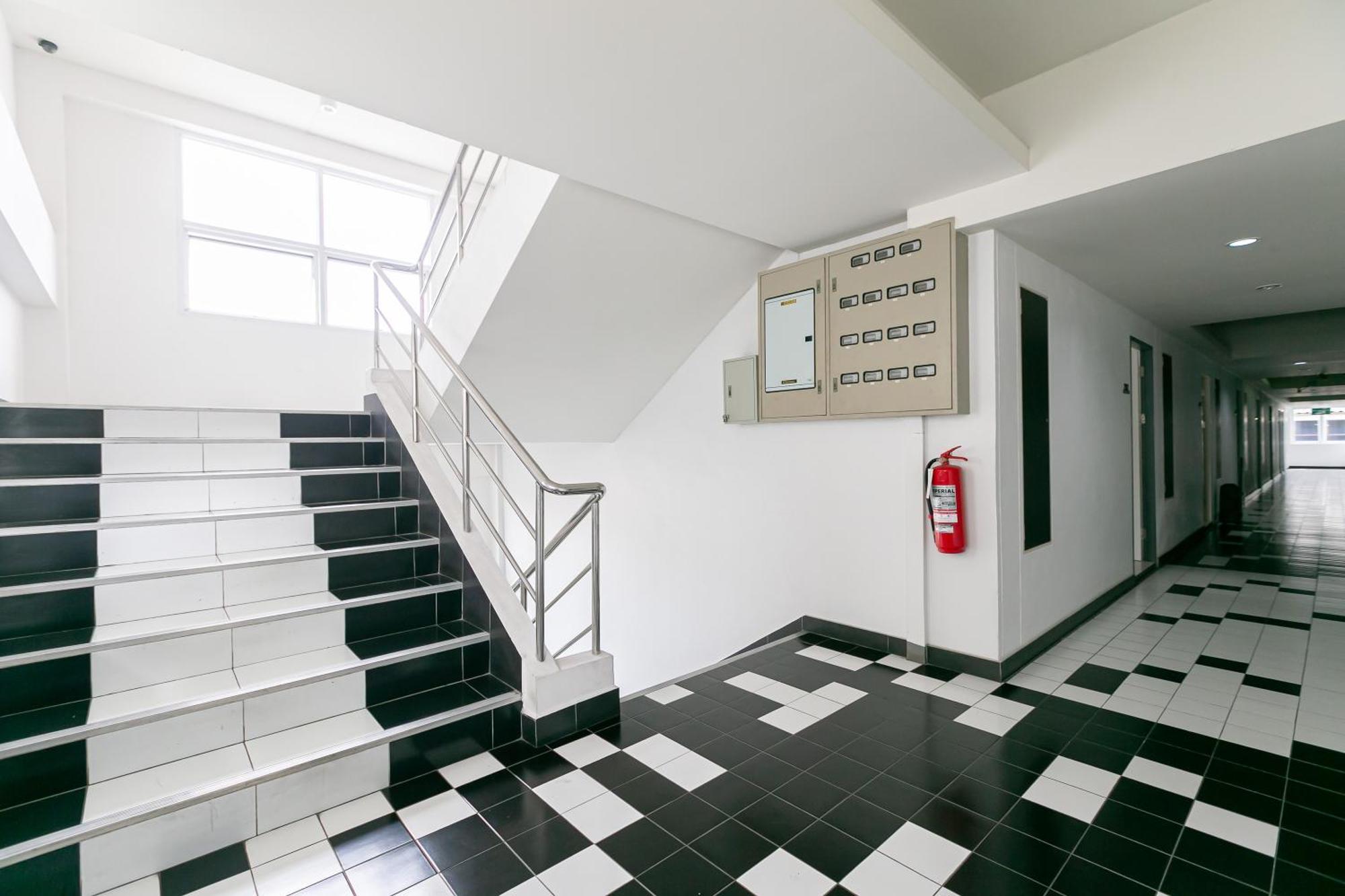 Ruan Plaisoi Apartment Bangkok Dış mekan fotoğraf