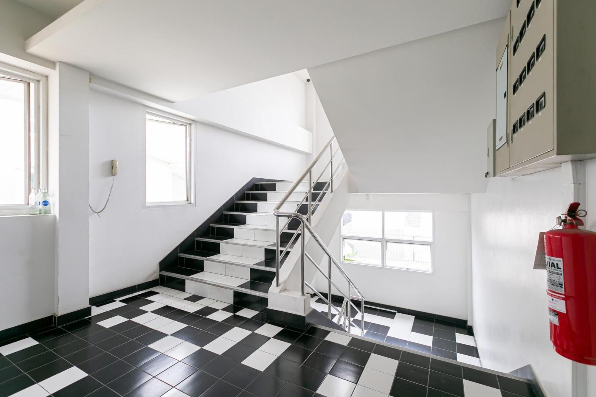 Ruan Plaisoi Apartment Bangkok Dış mekan fotoğraf