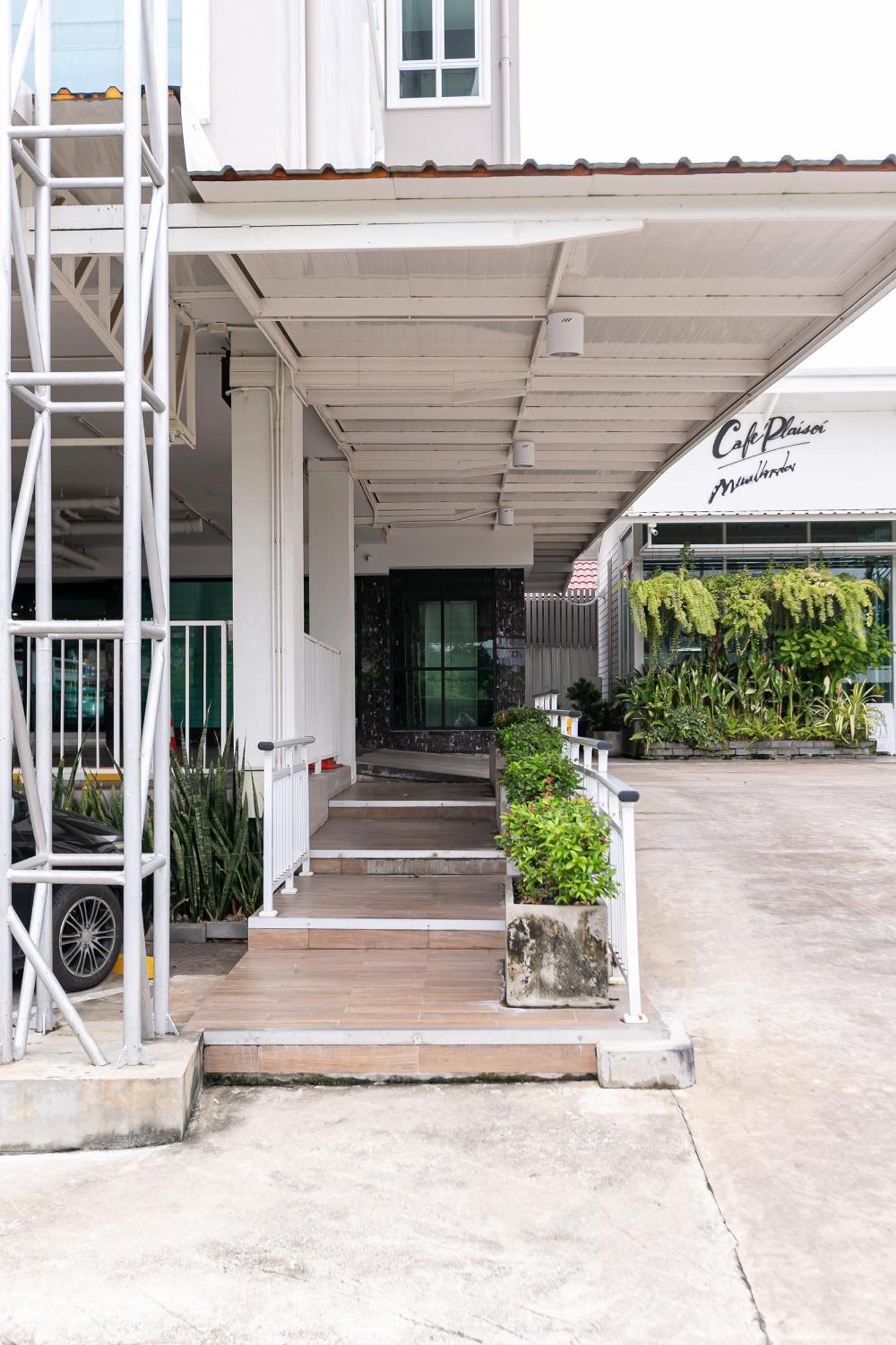 Ruan Plaisoi Apartment Bangkok Dış mekan fotoğraf