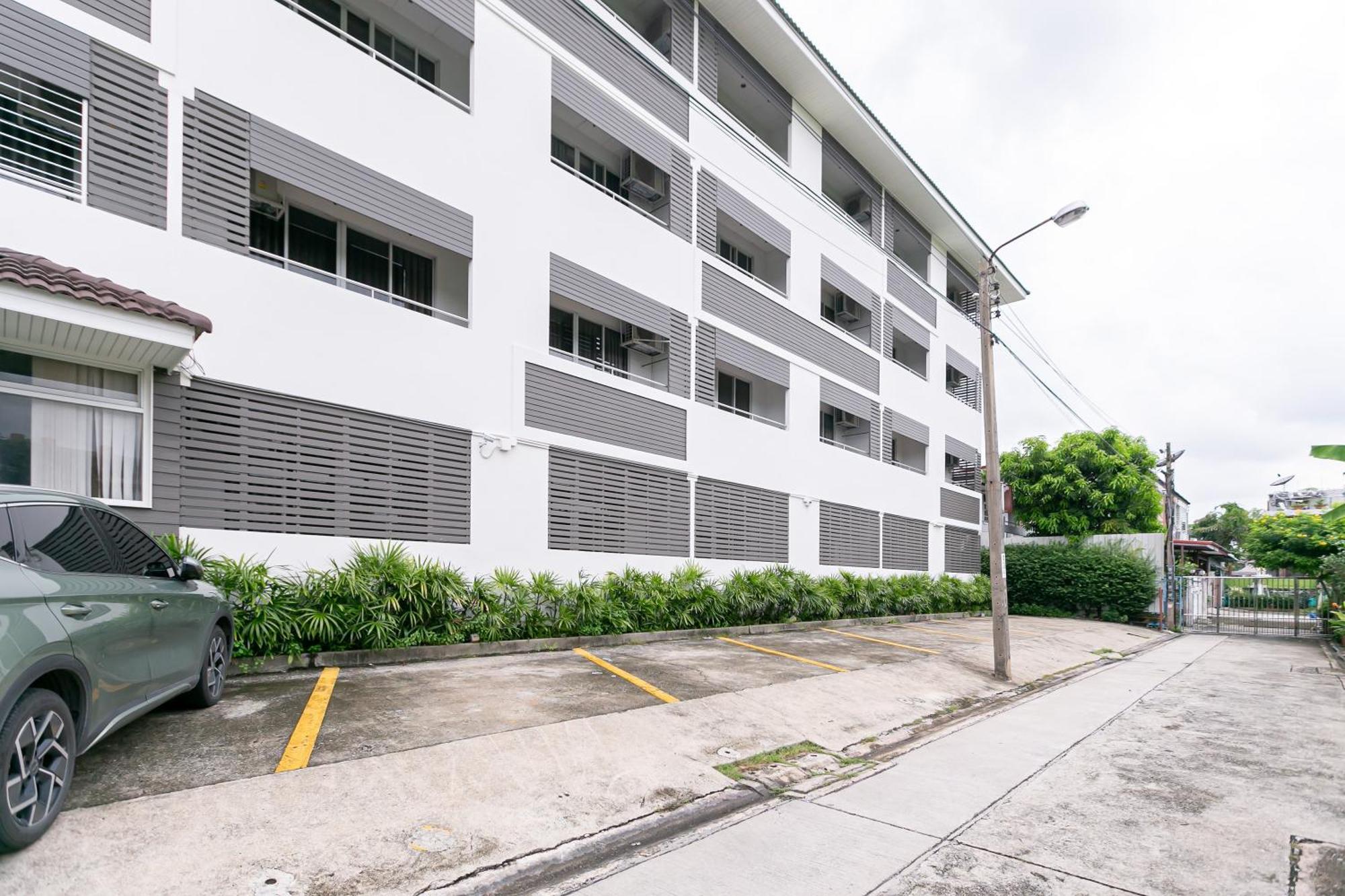 Ruan Plaisoi Apartment Bangkok Dış mekan fotoğraf