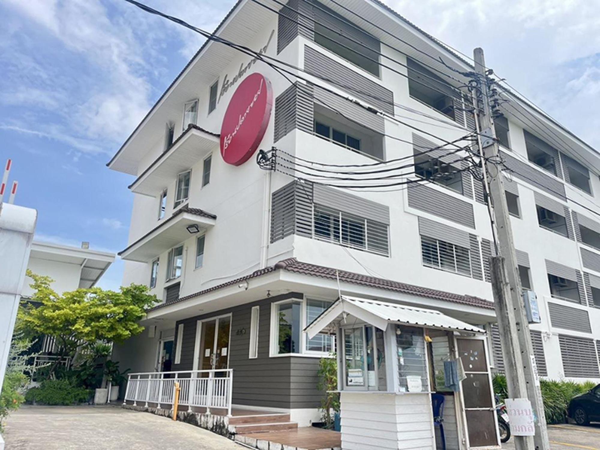 Ruan Plaisoi Apartment Bangkok Dış mekan fotoğraf